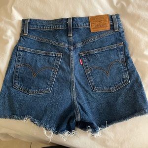 Levi’s Ribcage Shorts!